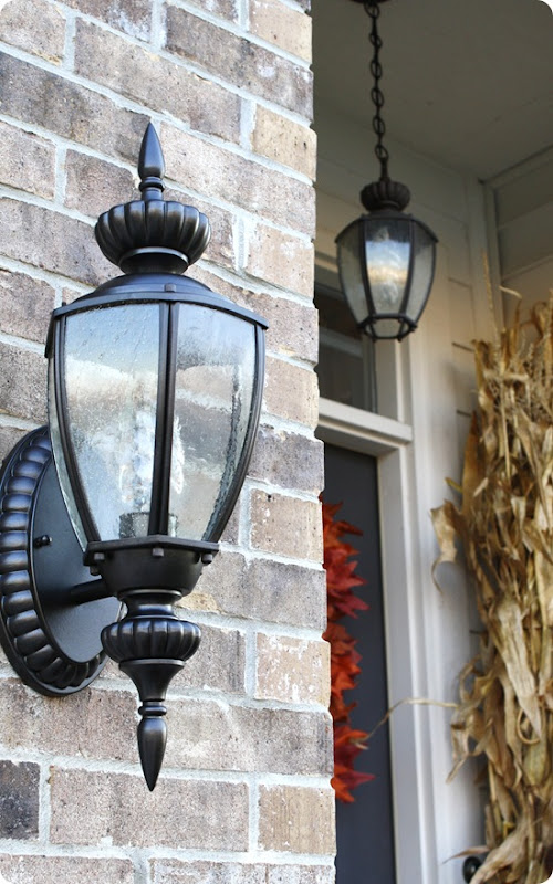 Spray painting outdoor lights (it works!) from Thrifty Decor Chick